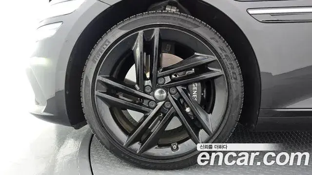 Genesis Electrified G80 2025 — Photo 4/20