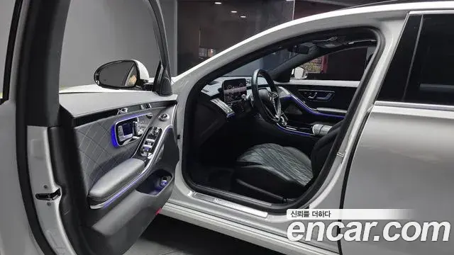 Mercedes-Benz S-Class 2024 — Photo 10/20