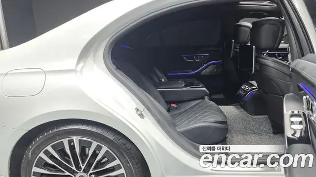 Mercedes-Benz S-Class 2024 — Photo 11/20