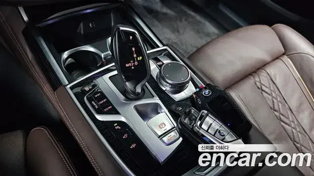 BMW 7 Series 2018 — Photo 9/20