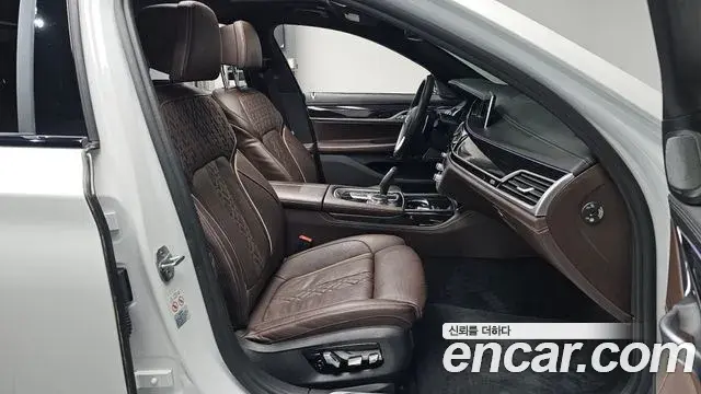 BMW 7 Series 2018 — Photo 11/20
