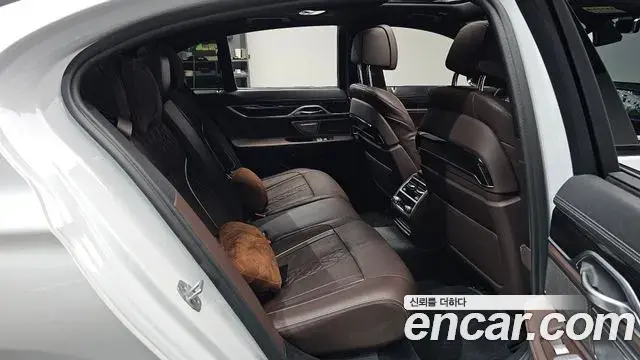 BMW 7 Series 2018 — Photo 12/20