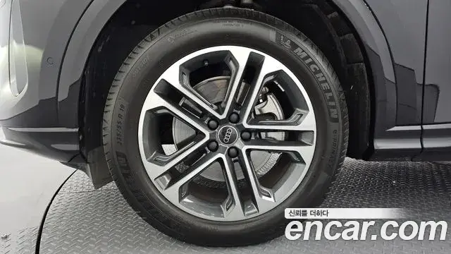 Audi Q5 2025 — Photo 5/20