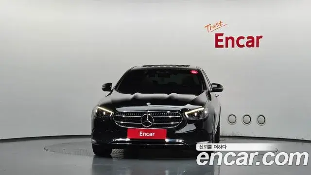 Mercedes-Benz E-Class 2022 — Photo 3/20