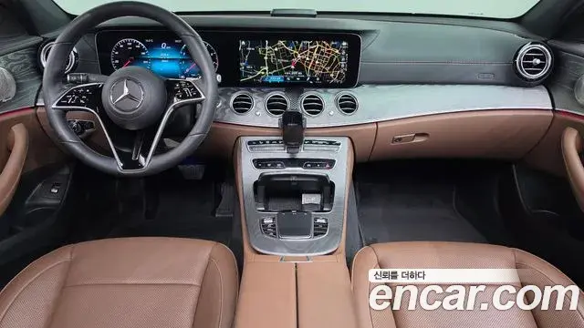 Mercedes-Benz E-Class 2022 — Photo 7/20