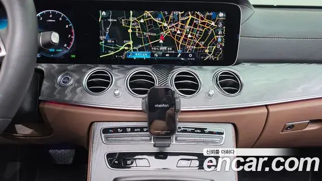 Mercedes-Benz E-Class 2022 — Photo 13/20