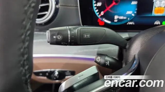 Mercedes-Benz E-Class 2022 — Photo 16/20