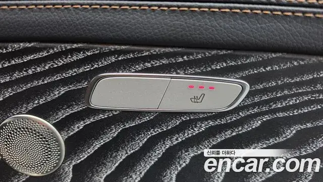 Mercedes-Benz E-Class 2022 — Photo 19/20