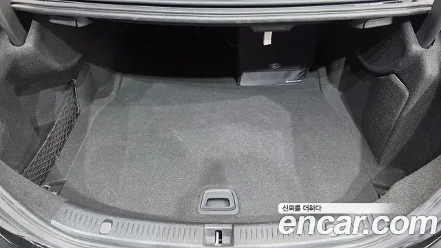 Mercedes-Benz E-Class 2022 — Photo 20/20