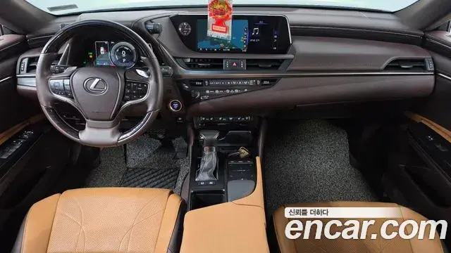Lexus ES300h 2019 — Photo 9/20
