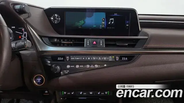 Lexus ES300h 2019 — Photo 12/20
