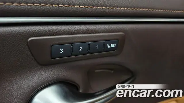 Lexus ES300h 2019 — Photo 16/20