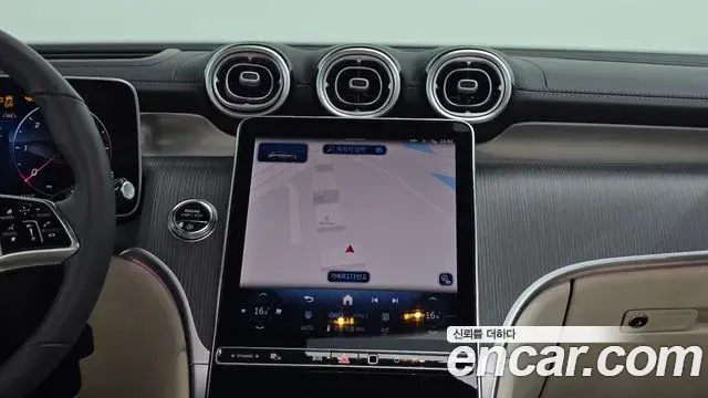 Mercedes-Benz GLC-Class 2026 — Photo 12/20