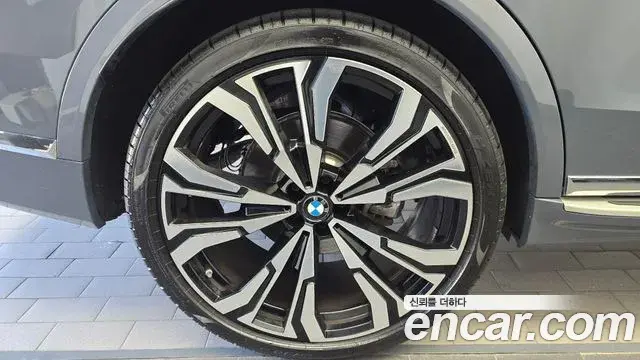 BMW X7 2023 — Photo 4/20