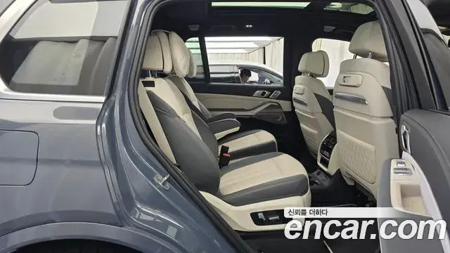 BMW X7 2023 — Photo 10/20