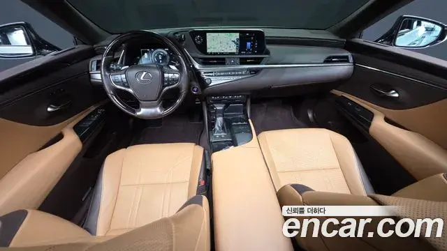 Lexus ES300h 2020 — Photo 7/20