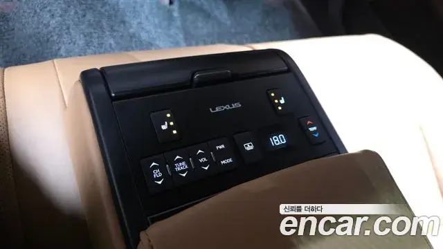 Lexus ES300h 2020 — Photo 18/20