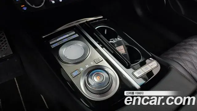 Genesis Electrified G80 2022 — Photo 9/20
