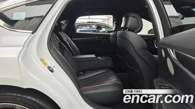 Genesis Electrified G80 2022 — Photo 11/20