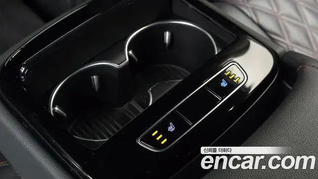 Genesis Electrified G80 2022 — Photo 15/20