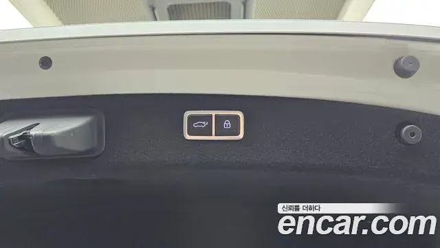 Genesis Electrified G80 2022 — Photo 17/20