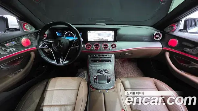 Mercedes-Benz E-Class 2022 — Photo 10/20