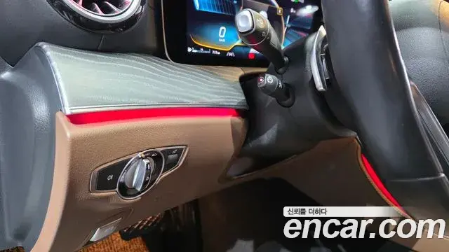 Mercedes-Benz E-Class 2022 — Photo 8/20
