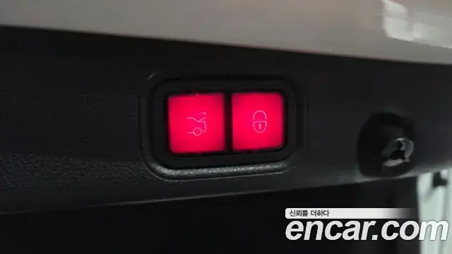 Mercedes-Benz E-Class 2022 — Photo 17/20