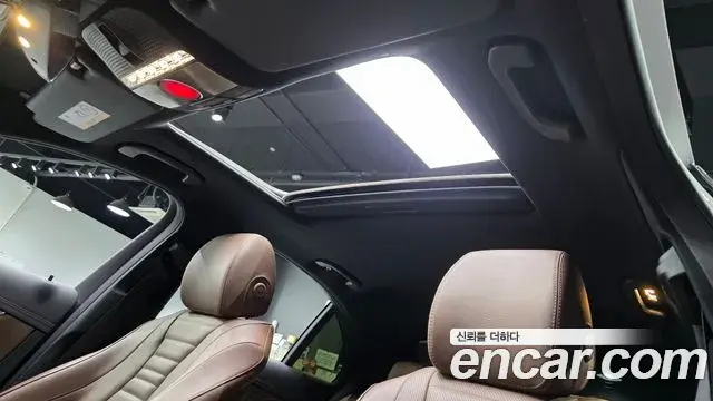 Mercedes-Benz E-Class 2022 — Photo 18/20