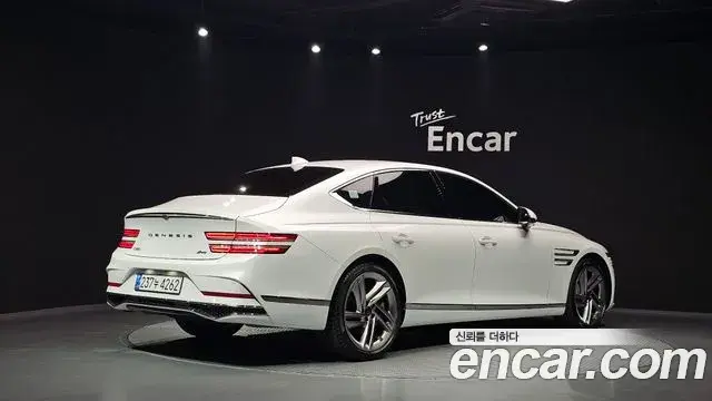 Genesis Electrified G80 2024 — Photo 2/20