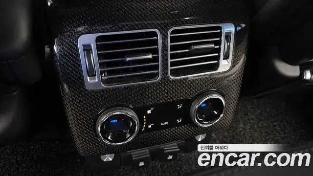 Land Rover Range Rover 2019 — Photo 18/20