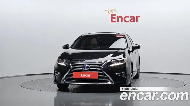 Lexus ES300h 2018 — Фото 3/20