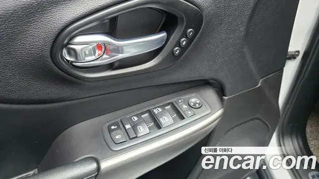 Jeep Cherokee 2020 — Фото 16/20