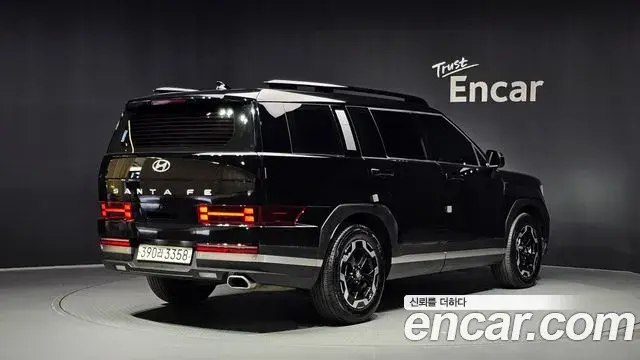 Hyundai Santa Fe 2023 — Photo 2/20