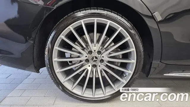 Mercedes-Benz S-Class 2025 — Photo 5/20