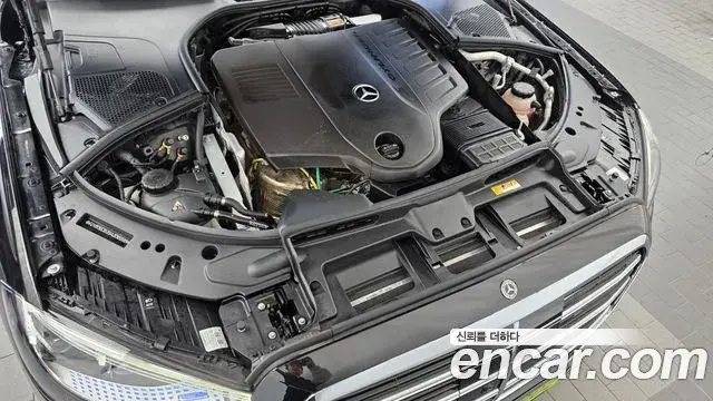 Mercedes-Benz S-Class 2025 — Photo 6/20