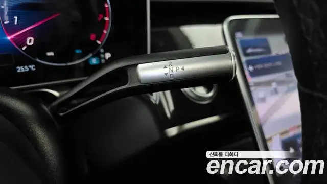Mercedes-Benz S-Class 2025 — Photo 9/20