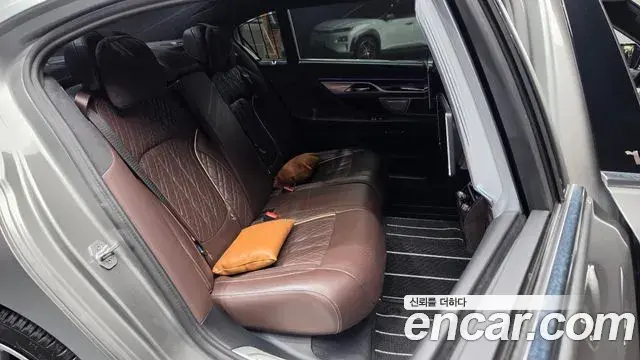 BMW 7 Series 2020 — Photo 13/20