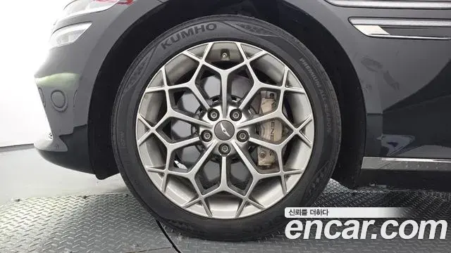 Genesis Electrified G80 2020 — Photo 5/20