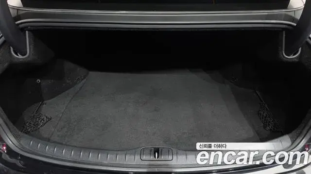 Genesis Electrified G80 2020 — Photo 17/20
