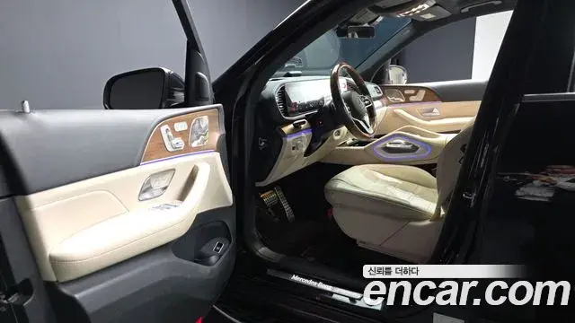 Mercedes-Benz GLS-Class 2021 — Photo 10/20
