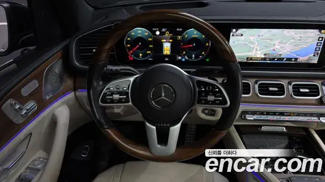 Mercedes-Benz GLS-Class 2021 — Photo 13/20