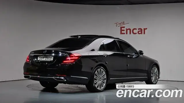 Mercedes-Benz S-Class 2019 — Photo 2/20