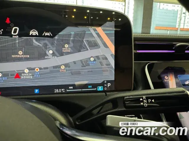 Mercedes-Benz E-Class 2025 — Photo 6/20