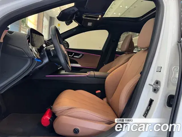 Mercedes-Benz E-Class 2025 — Photo 7/20