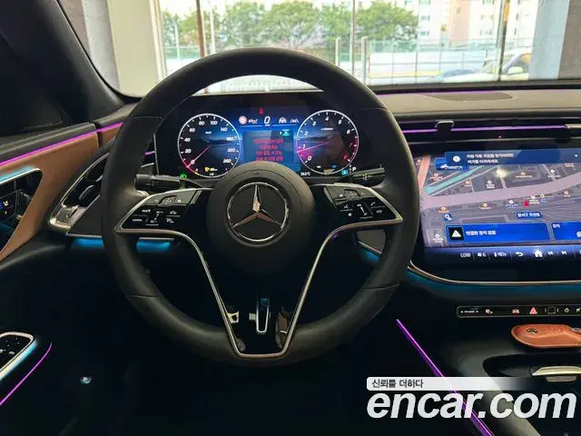 Mercedes-Benz E-Class 2025 — Photo 8/20