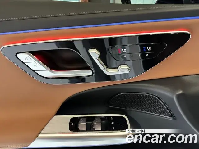 Mercedes-Benz E-Class 2025 — Photo 12/20