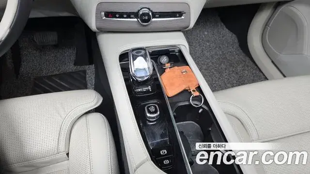 Volvo XC90 2022 — Photo 9/20