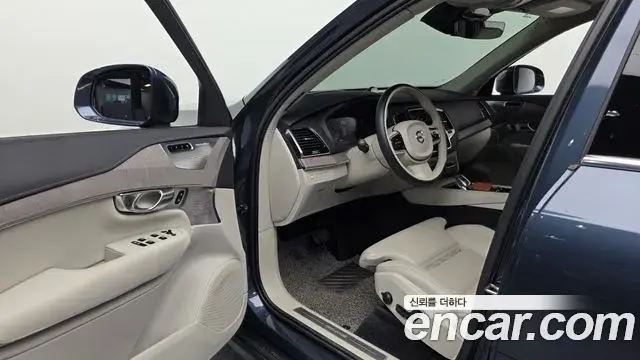 Volvo XC90 2022 — Photo 10/20