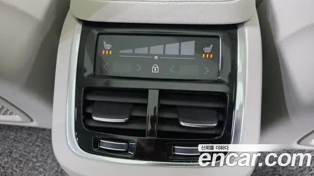 Volvo XC90 2022 — Photo 18/20